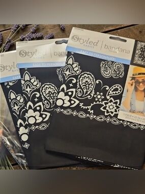 Styled Basics Black & White Bandana